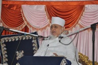 Huzoor-e-'Aali Saiyedna saheb (tus) on Takht-e-Taiyebi delivering Wa'az Mubaarak